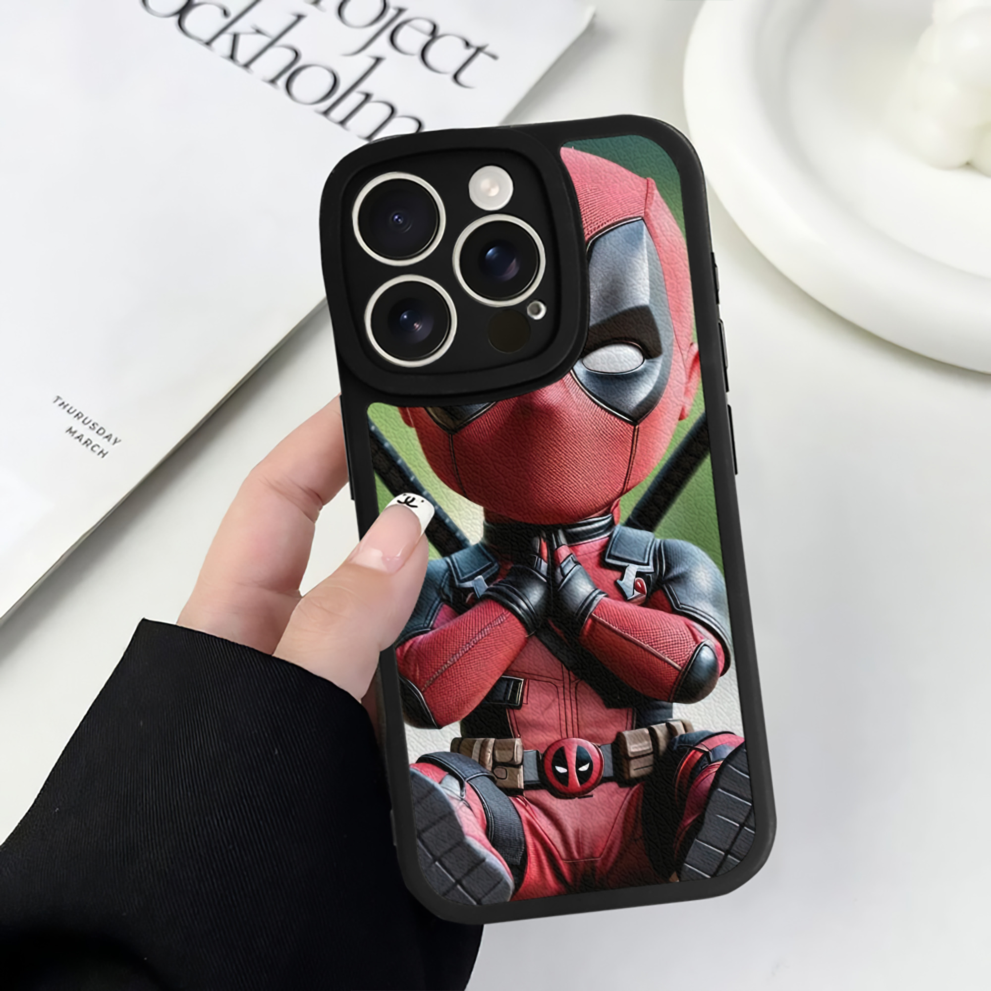 （画像用） Deadpool デッドプール 【iPhone 16シリーズ対応】シリコンスマホケース（レザー調） 材質：シリコン